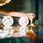 Szklane bombonierki – jak wykorzystać je w dekoracji stołu?